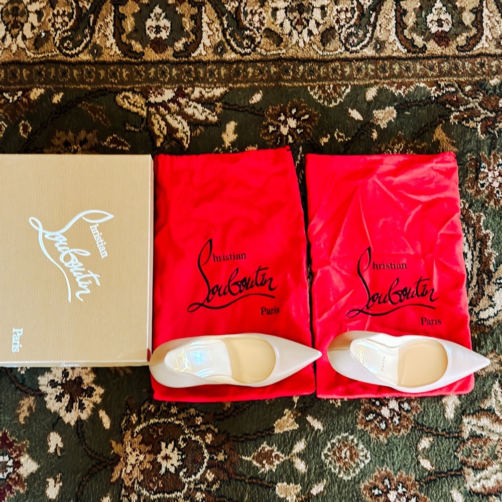 Christian Louboutin Kate Pumps in Beige